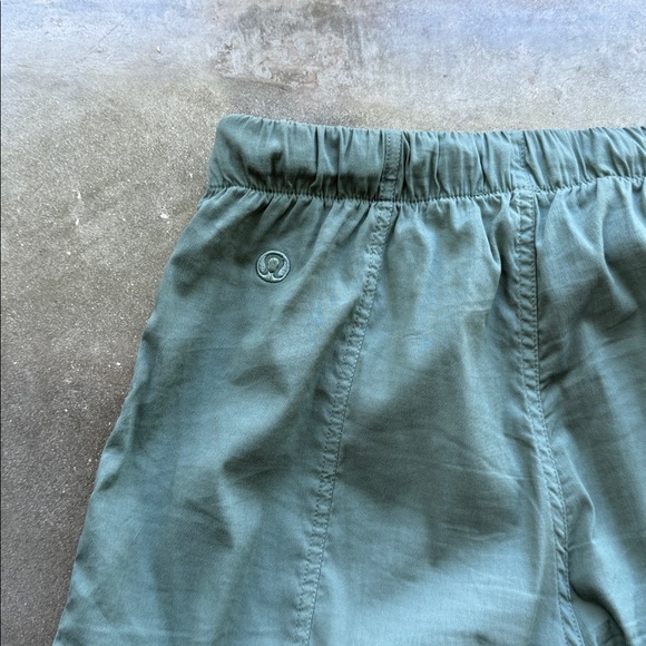 Lululemon Lightweight Adjustable Mid-Rise Cargo Pant - Picture 10 of 10